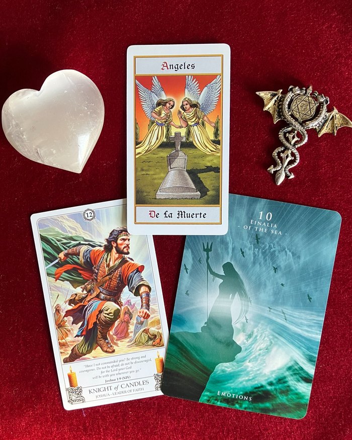 Three-card spiritual reading with Einalia from the Oracle of the Hekatean Path, Knight of Candles from the Biblical Tarot and Angels of Death from Tarot de los Angeles.